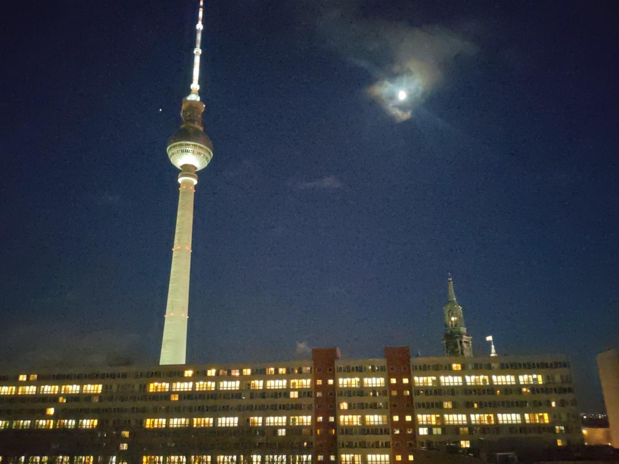 Apartamento Mitte Von Mitte - Blick Auf Den Turm Berlín Exterior foto
